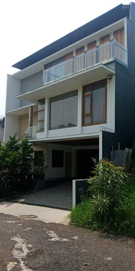 Jual Rumah Hunian Mewah Nyaman di Komplek Setra Duta Hegar Kabupaten Bandung Barat